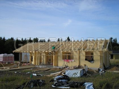 construction de la maison en bois en kit louisa