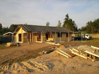 construction de la maison en bois en kit louisa