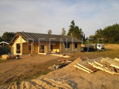 construction de la maison en bois en kit louisa