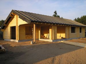 construction de la maison en bois en kit louisa