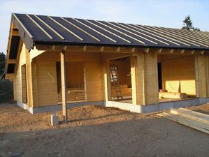 construction de la maison en bois en kit louisa